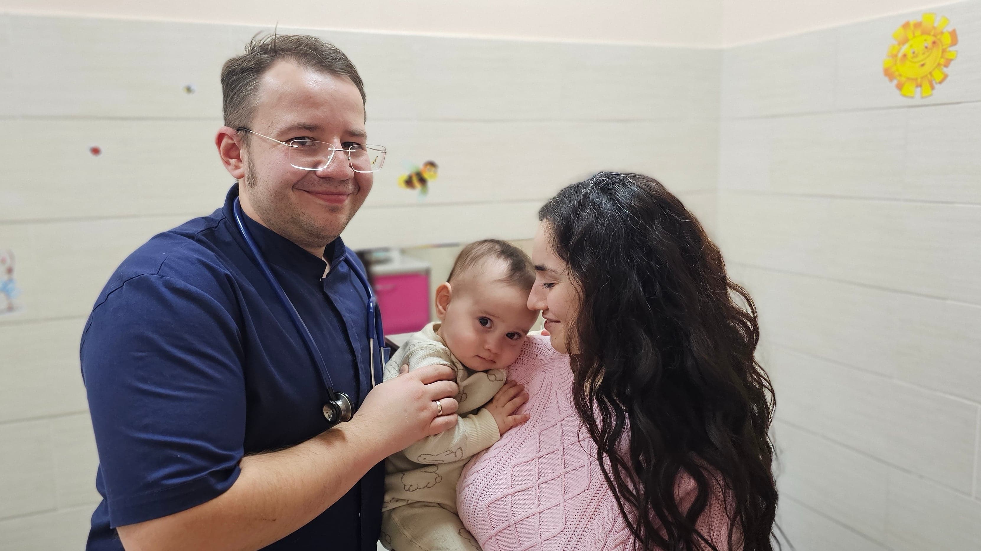 Колики у малышей: причины возникновения и способы облегчения состояния ребёнка